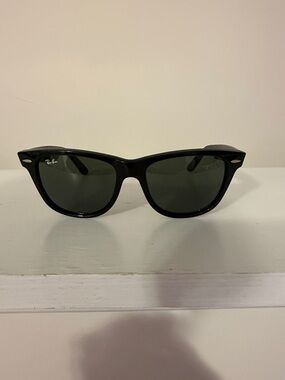 Ray-Ban Matte Black Frame with Dark Green Lenses Sunglasses